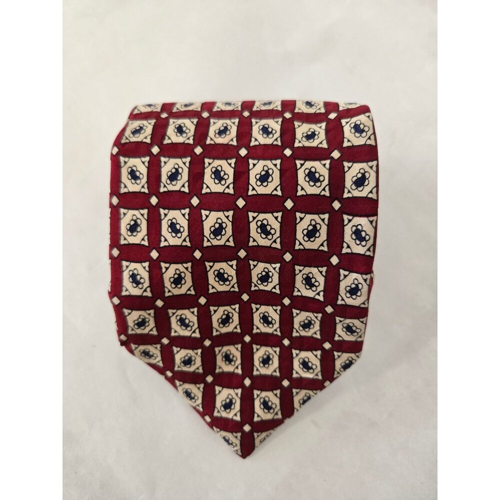 Brooks Brothers Red And White Square Repeating Design Silk Tie Classic Suiting